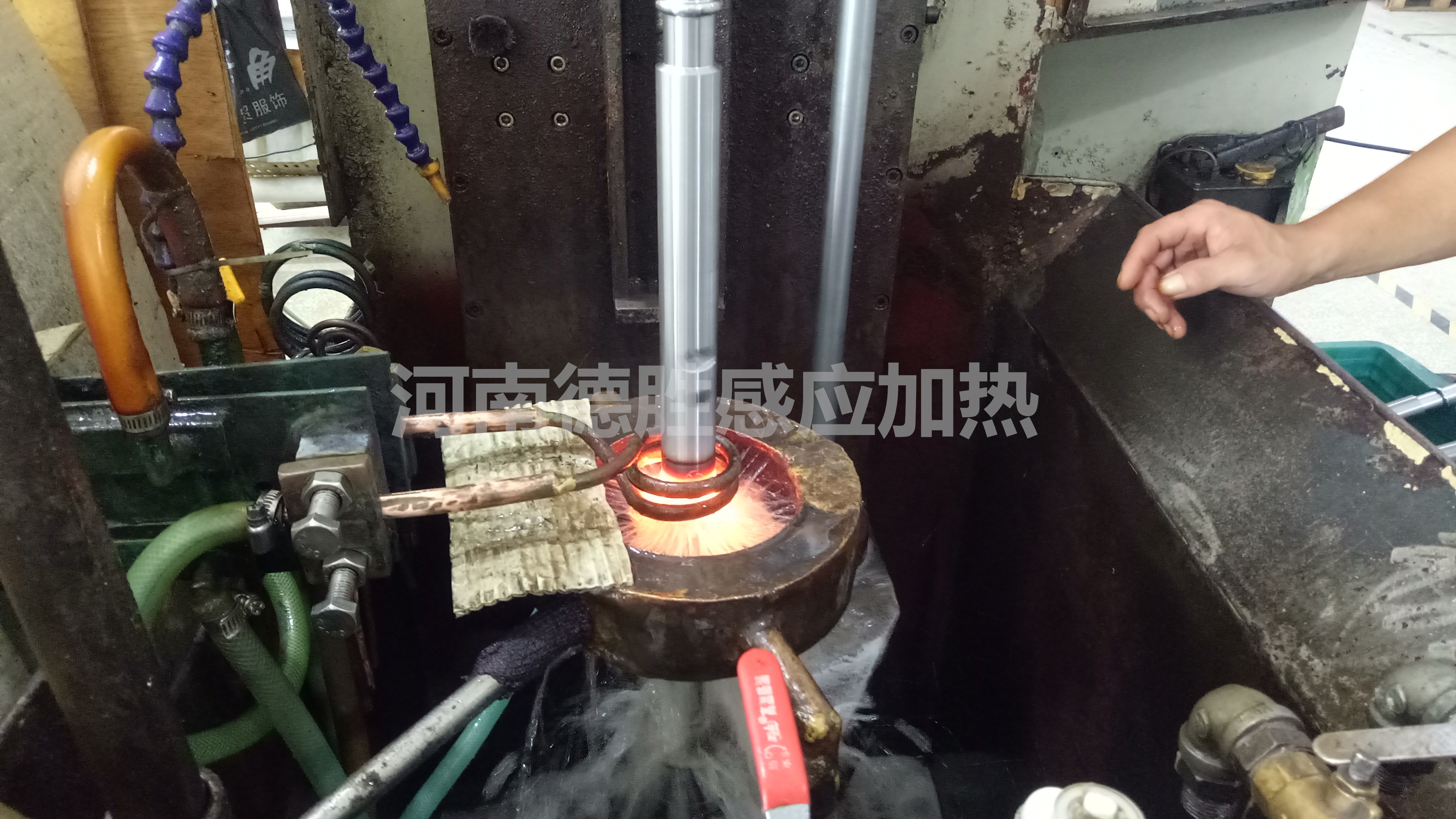 軸高頻淬火自動(dòng)化設(shè)備_副本